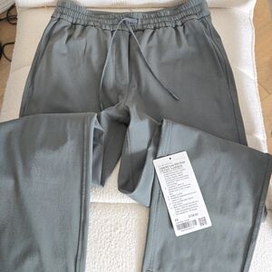 Lululemon Tapered Leg Mid Rise Pant 7/8 Length